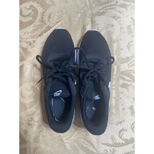 Nike Womens Sz 9.5 Sneakers Tanjun Athletic Running Shoes Black White 812655-011